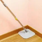 Samočistilna vrtljiva metla za pomivanje tal in vedro z ločevalnikom Selimop InnovaGoods