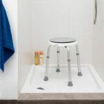 Vrtljiv in nastavljiv kopalniški stolček Roshawer InnovaGoods