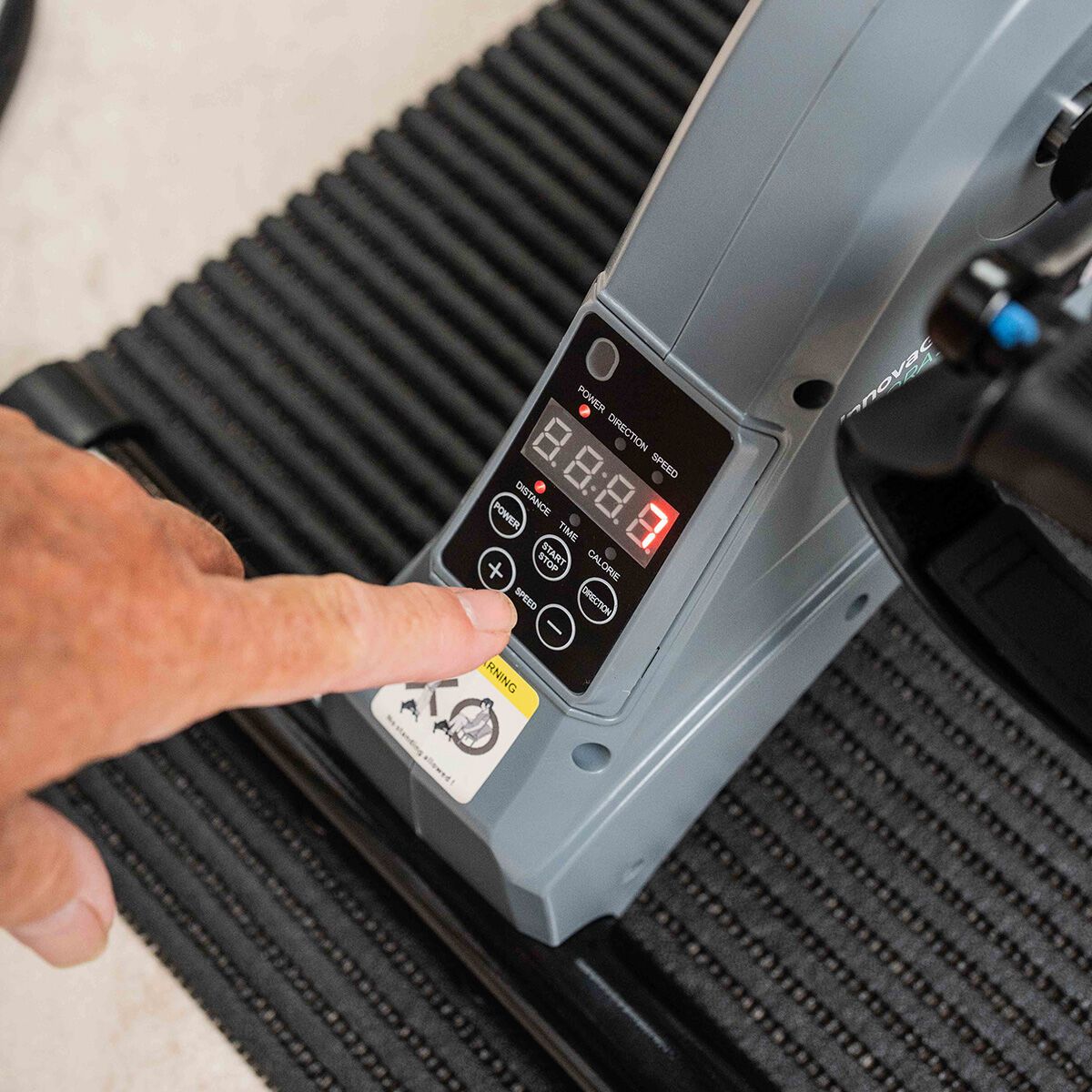 Elektricno-Pomozni-Pedal-za-Roke-in-Noge-s-Preprogo-in-Daljinskim-Nadzorom-Velora-3000-InnovaGoods-3