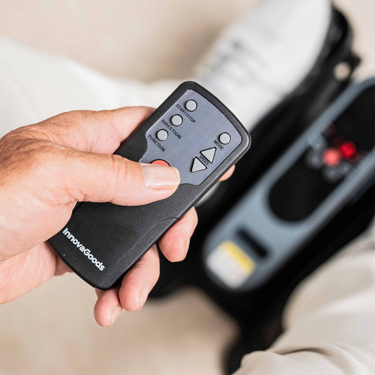 Mini-Elektricni-Elipticni-Trenazer-z-Daljinskim-Nadzorom-Velora-4000-InnovaGoods-2